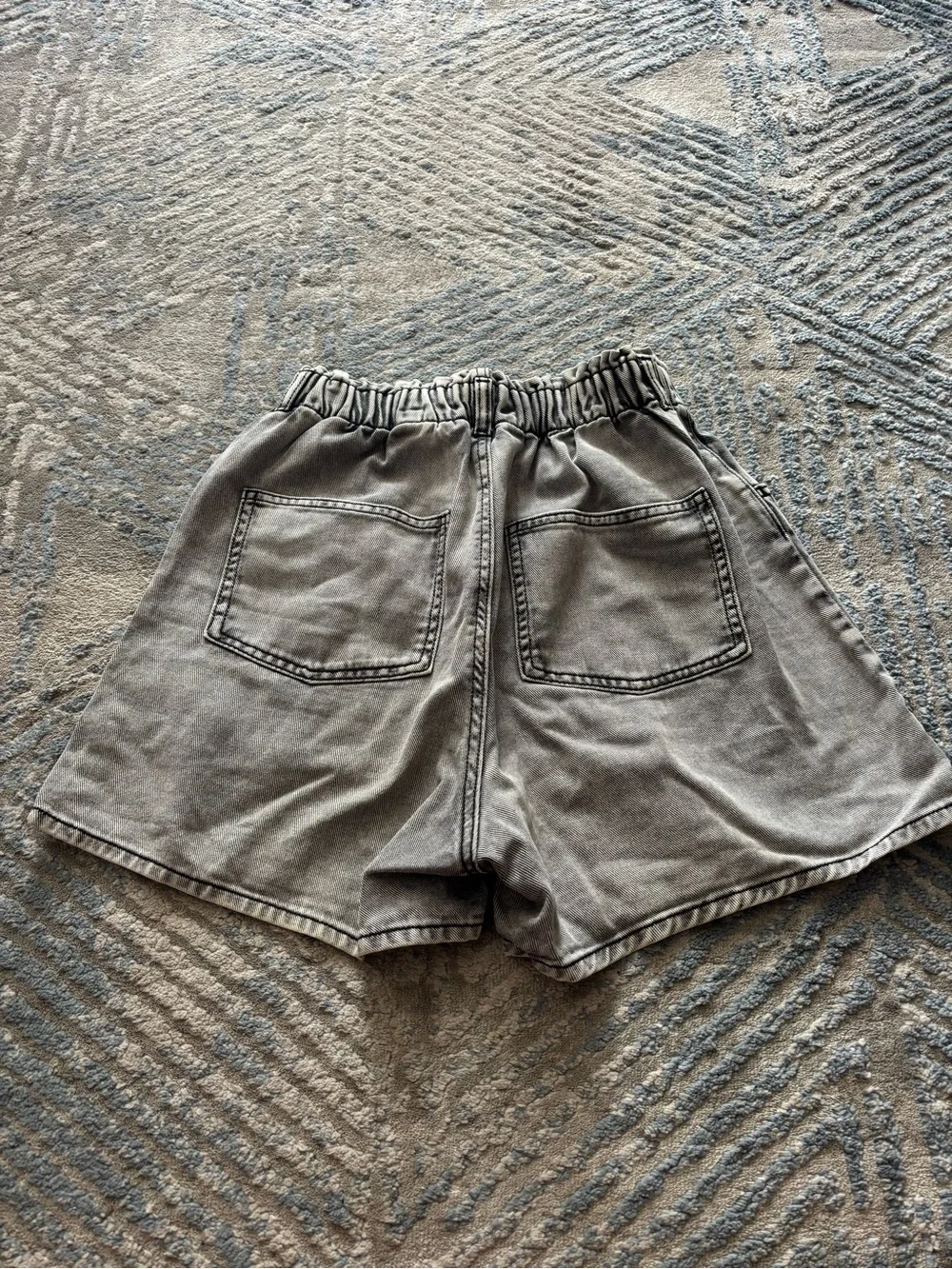 GirlCasual Elastic-Waist Gray Denim Shorts